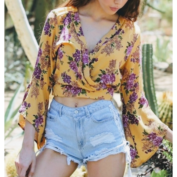 FINAL SALE 🆕🌿BOHO FLORAL TOP🌿 - Picture 1 of 4